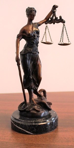 Illinois scales of justice statuette